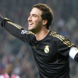 开云-伯纳乌新王加冕！姆巴佩56球追平C罗神迹，跻身皇马自然年进球榜三甲