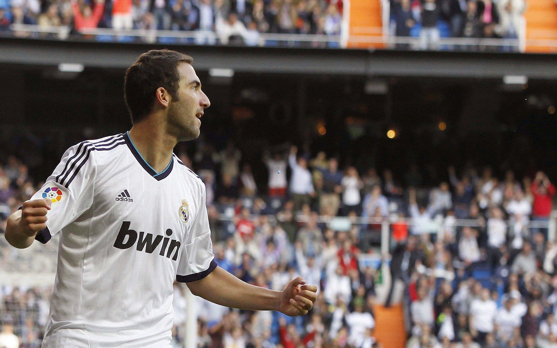 周日西甲巅峰战,赫罗纳主场对决马德里竞技,进攻与防守的博弈