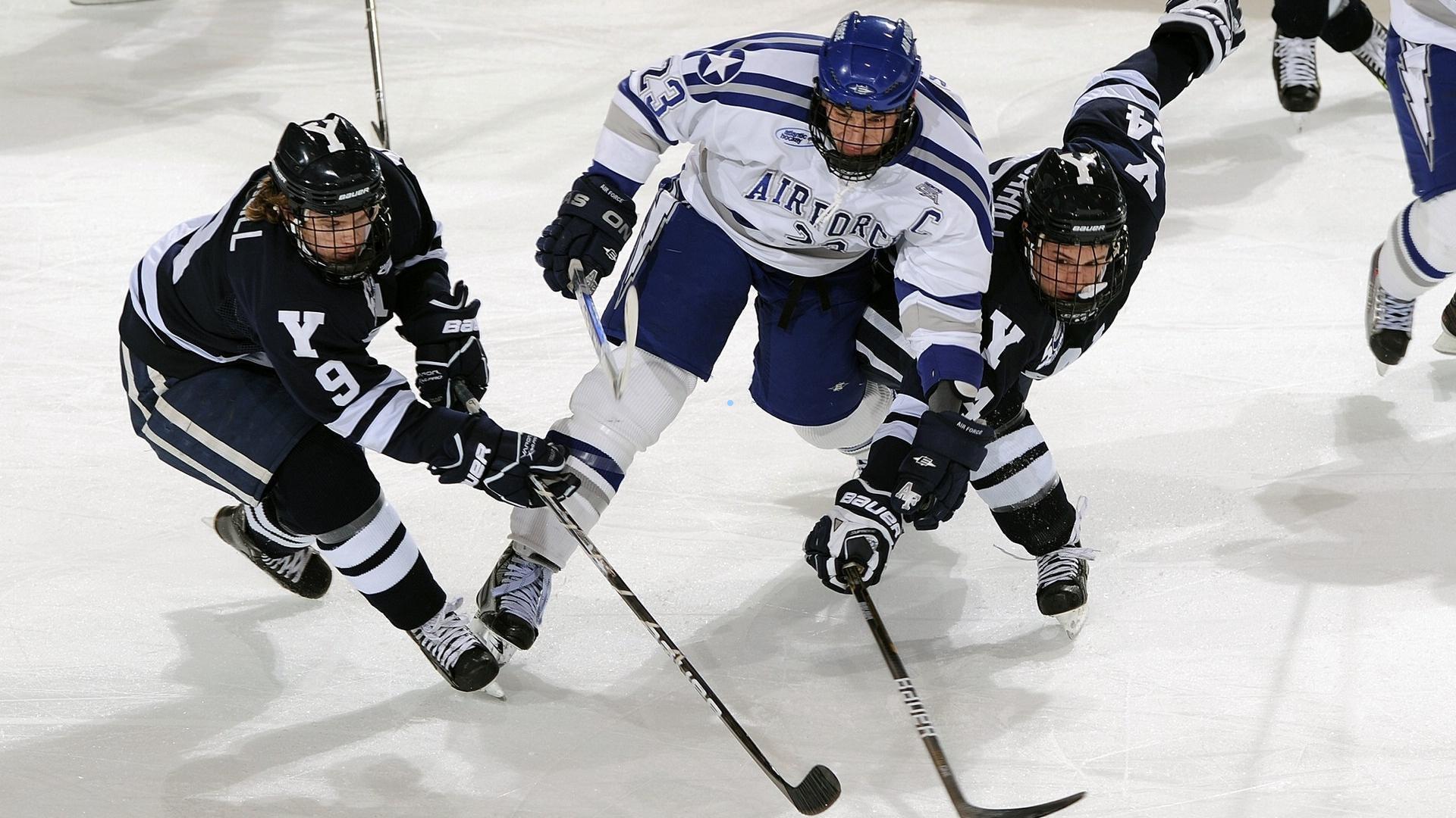 兄弟赛场争锋，温情时刻永存，NBA官方分享汤普森兄弟对位照
